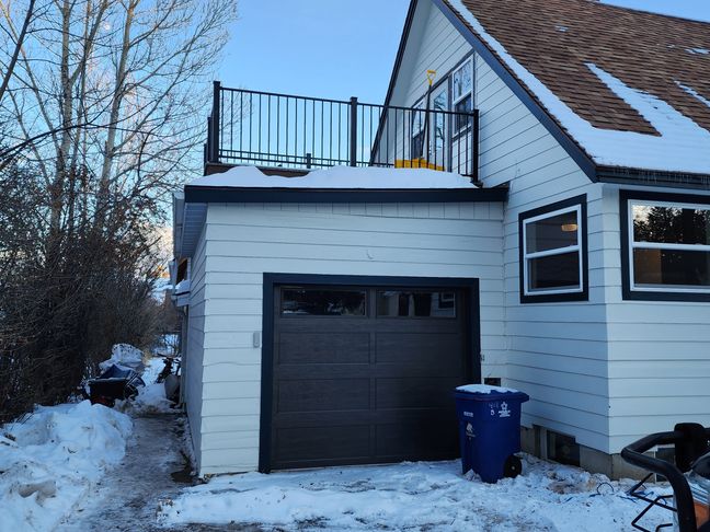 picture of a garage built by Hutch Construct ion