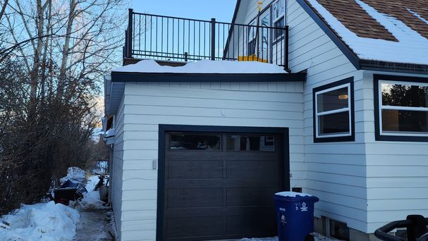picture of a garage built by Hutch Construct ion